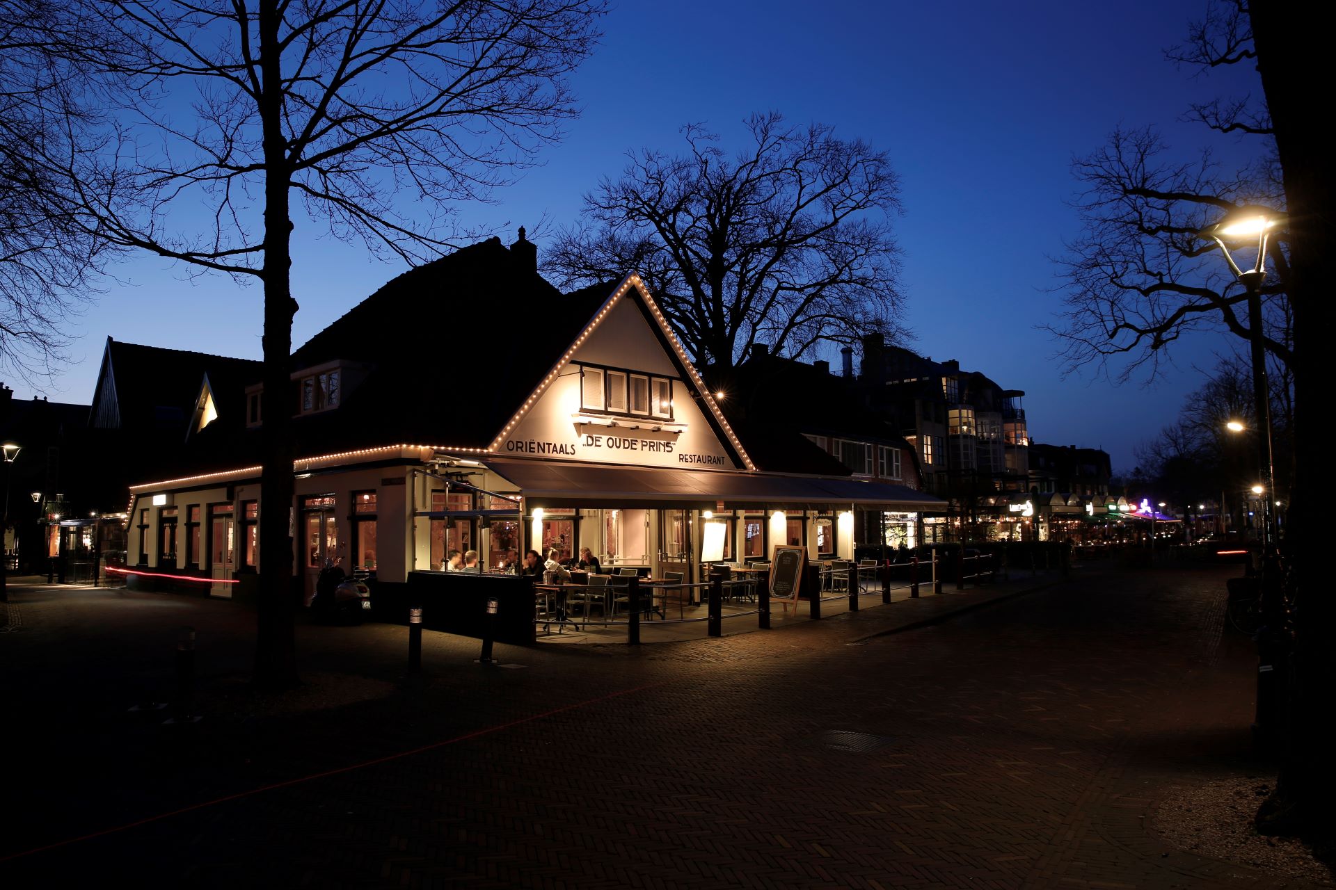 Horeca in de avond in Bergen